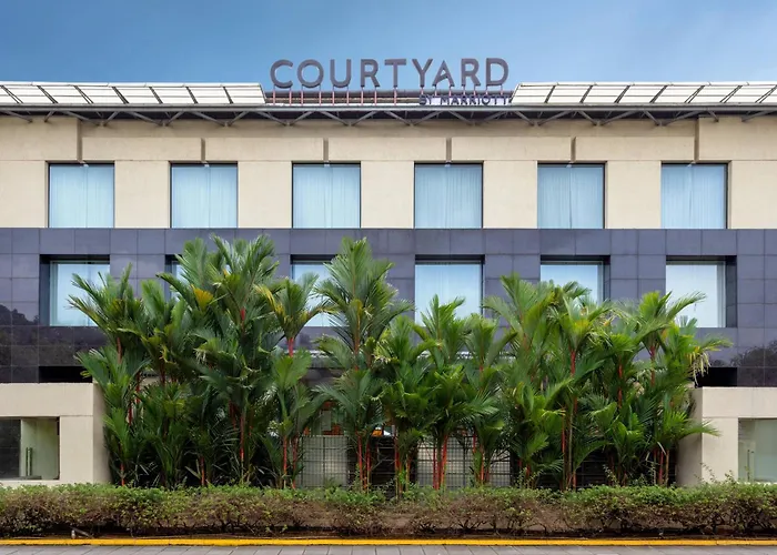Courtyard By Marriott Kochi Airport Hotel Nedumbassery