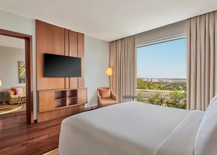 Courtyard By Marriott Kochi Airport Hotel Nedumbassery